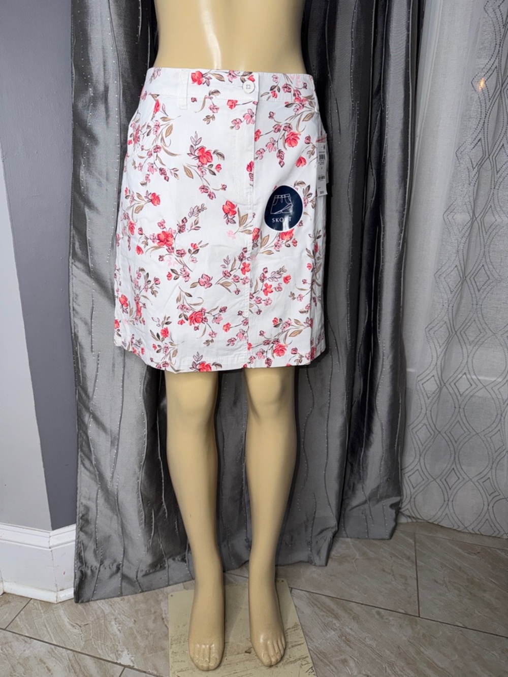 Karen Scott Women’s White Mini Skort with Pink Floral Print Sz 14 NWT